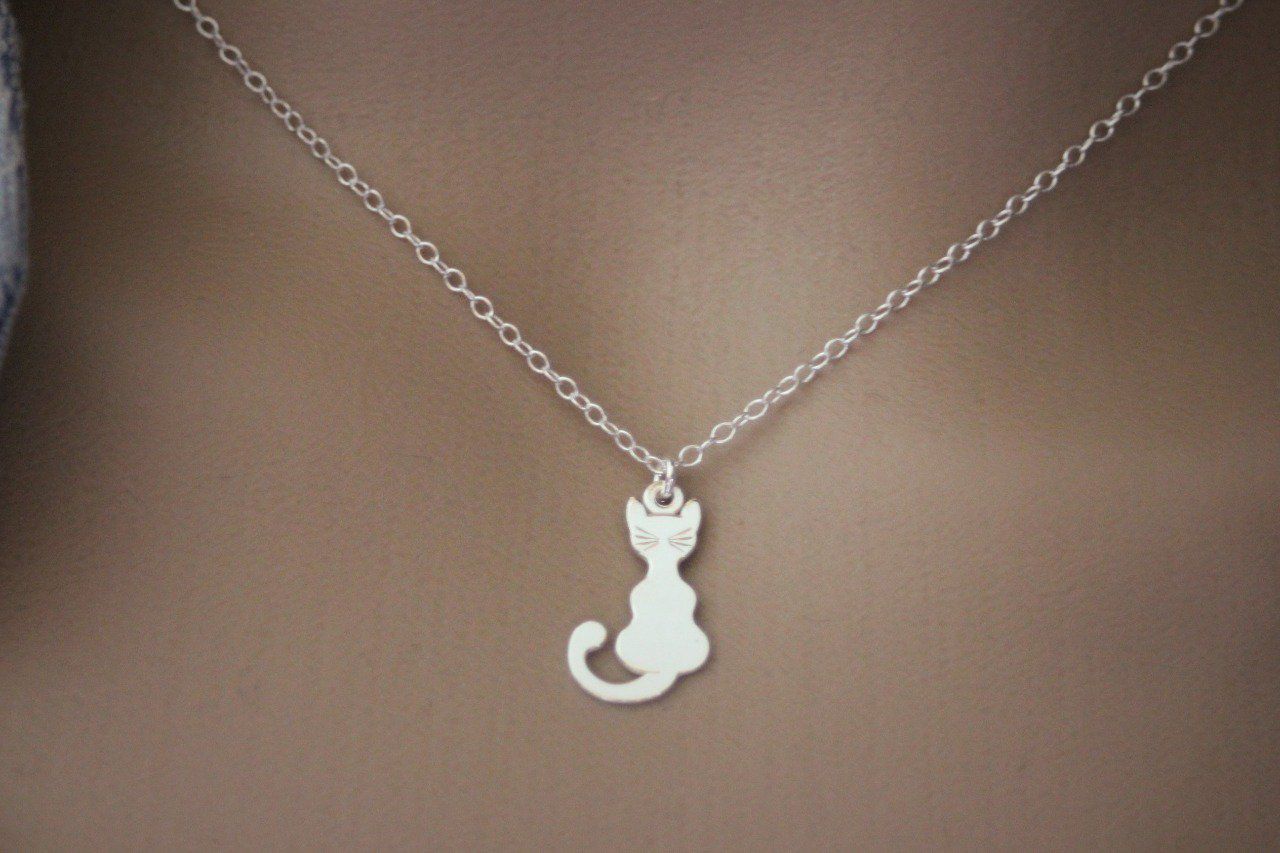 Pendentifs et colliers, le must have en forme de chat